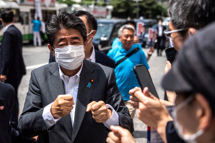 安倍氏は参院選に向け、各地で街頭演説をしていた（6月22日、東京都内）