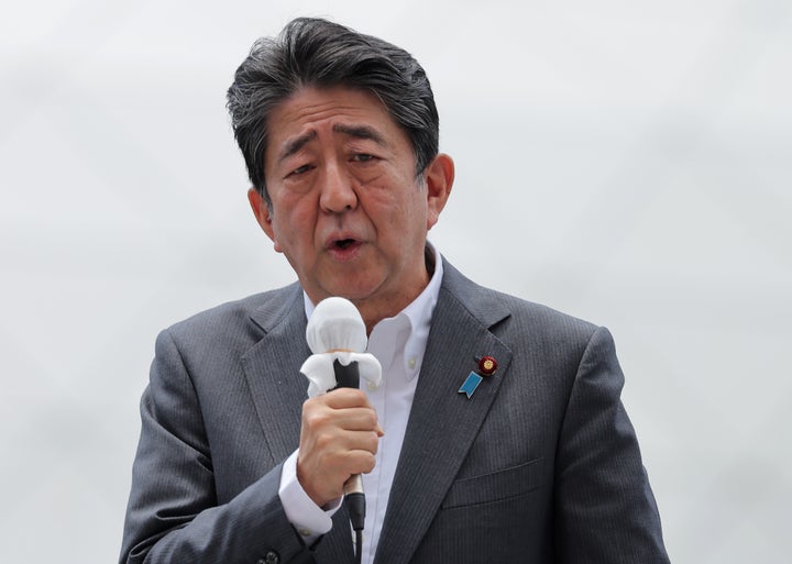 参院選が公示され、応援演説をする安倍晋三元首相＝2022年6月22日、東京・JR新宿駅前