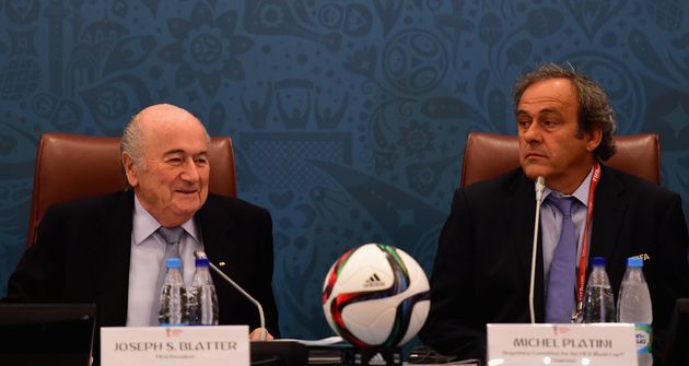 Joseph S. Blatter et Michel Platini, ici en 2015, sont jugés pour escroquerie en Suisse.