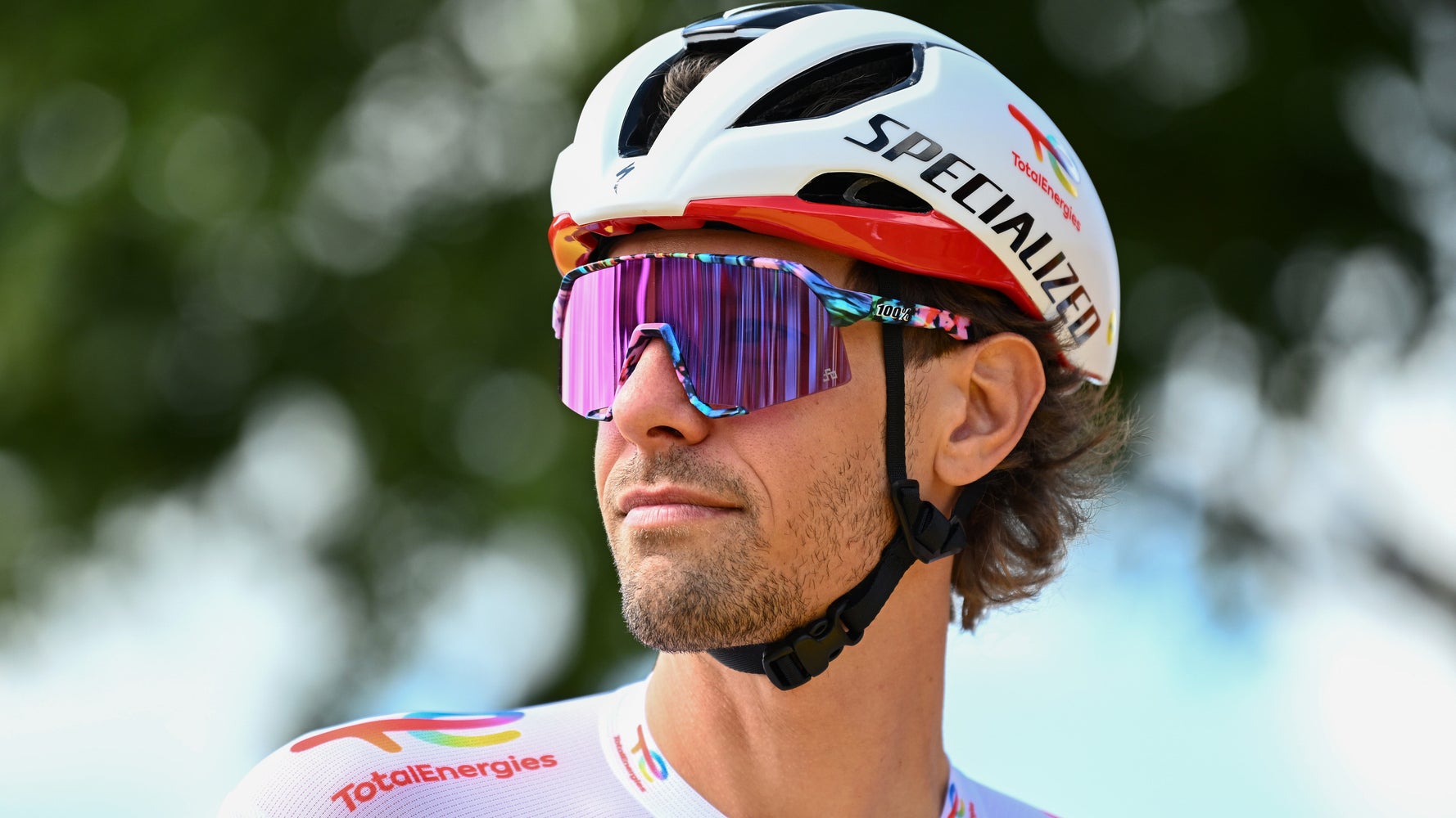Tour De France Cyclist Breaks Neck After High-Speed Crash With Fans - Vimarsana News