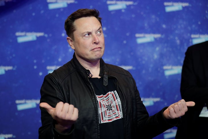 Musk, alma mater de Tesla y Space X en una de sus (muchas) peculiares poses