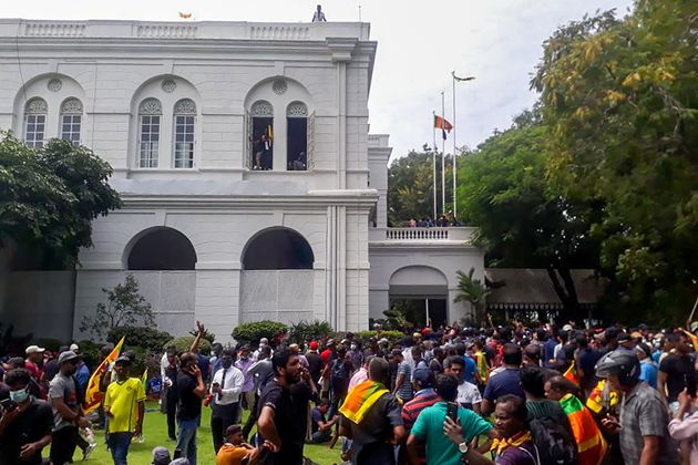 Ce samedi 9 juillet, des manifestants ont envahi le palais présidentiel au Sri Lanka, quelques minutes seulement après que le chef de l'État est parvenu à prendre la fuite.