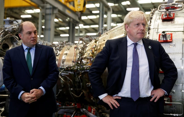 Ben Wallace y Boris Johnson.