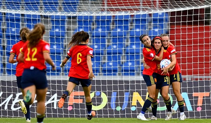 España vence a en el descuento (2-1) y se proclama campeona de Europa Sub-19 | El HuffPost Noticias
