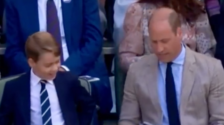 El príncipe Guillermo y su hijo, el príncipe Jorge, en la final de Wimbledon.