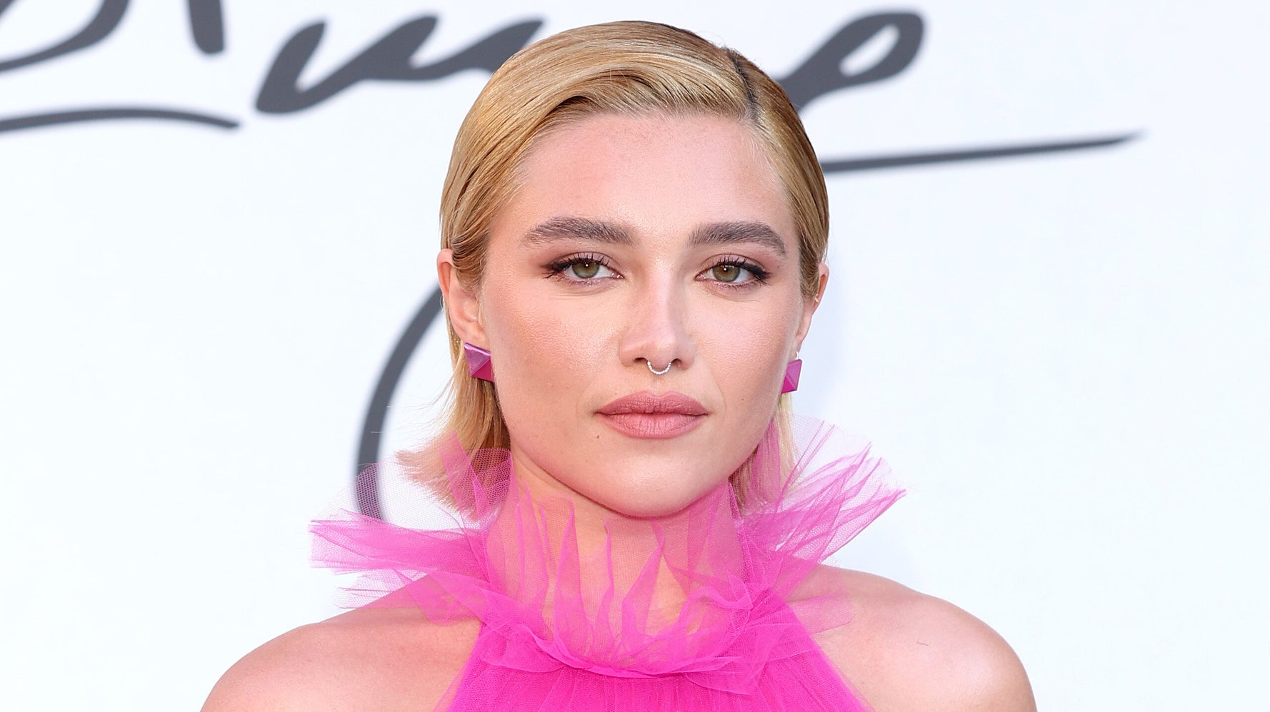 Florence Pugh dit aux hommes « vulgaires » gênés par sa robe transparente de « grandir »