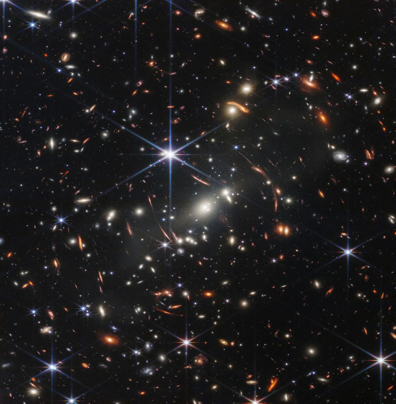 Το γαλαξιακό σμήνος με την ονομασία SMACS 0723, ηλικίας 4,6 δισεκατομμυρίων ετών,