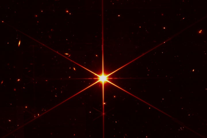 Primera image del telescopio James Webb en marzo de 2022.