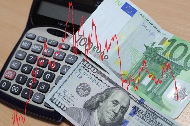 L'euro a perdu 55% de sa valeur face au dollar en près de 14 ans. Et ce n'est pas sans impact sur la vie économique du pays et le pouvoir d'achat des Français (photo d'illustration).