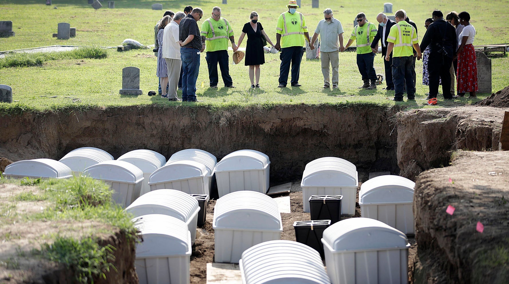 Descendants Of Possible Tulsa Massacre Victims Can Give DNA - Vimarsana News