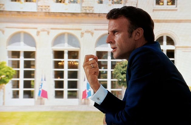 Emmanuel Macron lors de son interview du 14 juillet 2022 dans les jardins de l'Elysée.