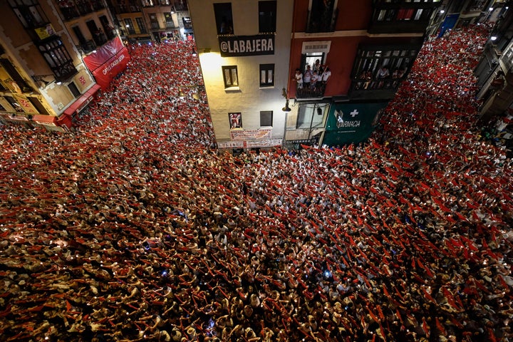 Un multitud despidió el San Fermín en Pamplona.