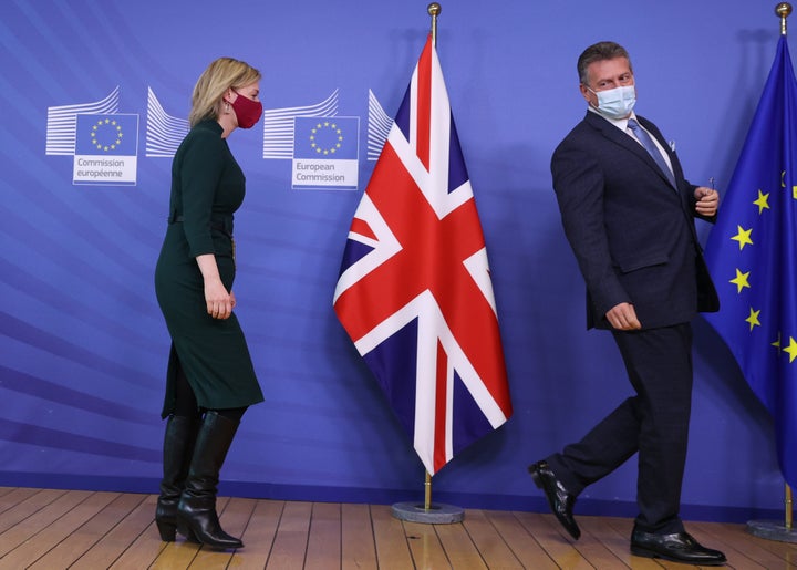 Maros Sefcovic recibe en Bruselas a Liz Truss, el pasado 21 de febrero.