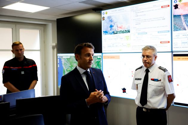 Emmanuel Macron au Centre opérationnel de gestion des crises (Cogic) du ministère de l'Intérieur ce vendredi 15 juillet, pour évoquer la gestion des incendies en cours.