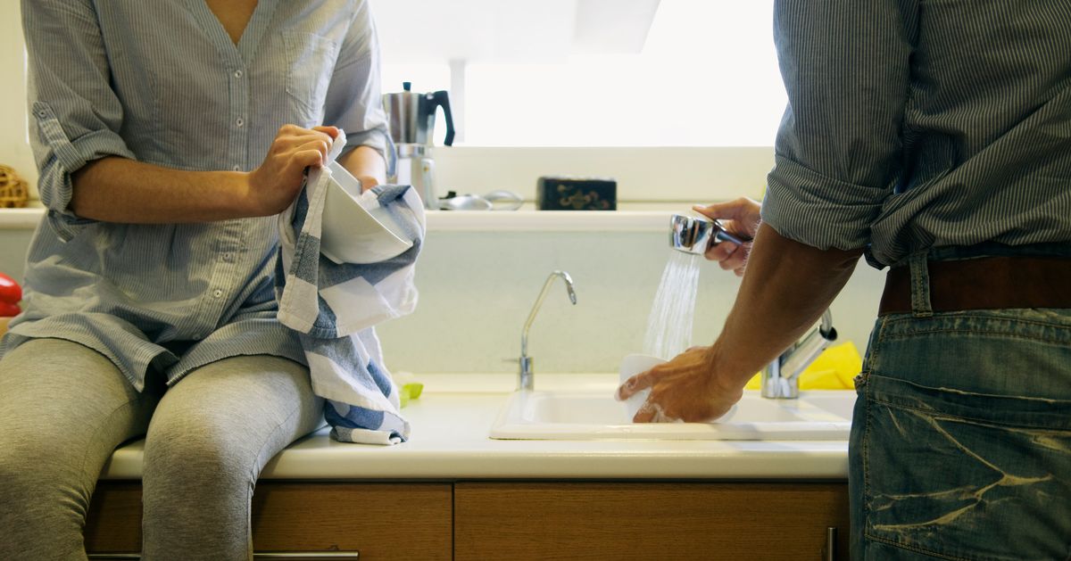 Here's How The Happiest Couples Split Up Household Chores