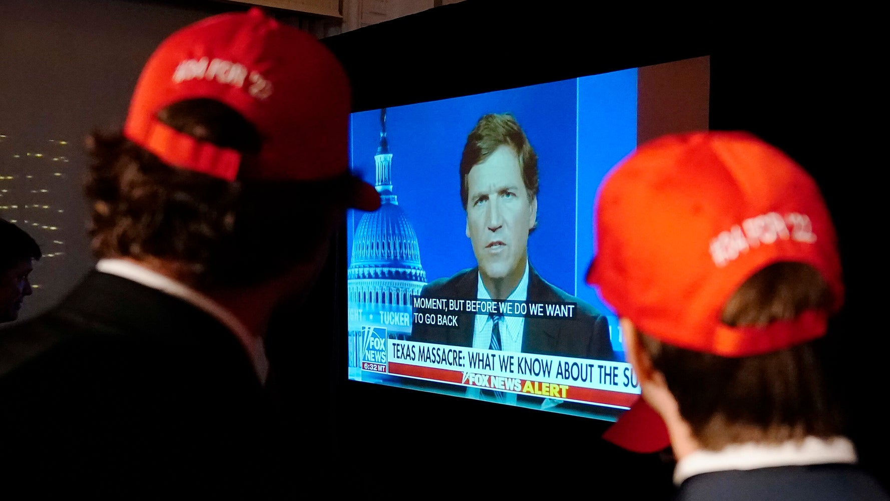 Tucker Carlson Brings Rants Of Ugly Wind Turbines And Falling Sperm Counts To Iowa - Vimarsana News