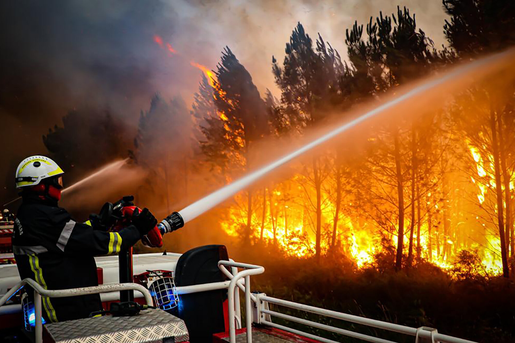 Incendies en Gironde: Plus de 10.000 hectares brûlés et 14.000 personnes évacuées