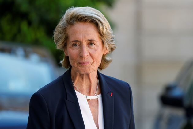 La ministre Caroline Cayeux, le 4 juillet 2022, à la sortie d'un Conseil des ministres. (Photo by Ludovic MARIN / AFP)