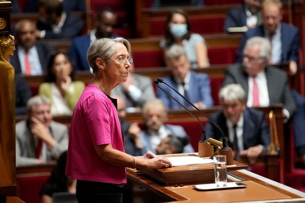 La Première ministre Elisabeth Borne lors de son discours de politique générale à l'Assemblée, le 6 juillet 2022 (AP Photo/Christophe Ena)