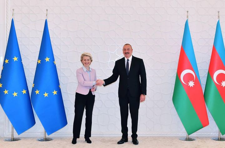 La UE cierra un acuerdo con Azerbaiyán para duplicar el suministro de gas  hasta 2027 | El HuffPost Internacional