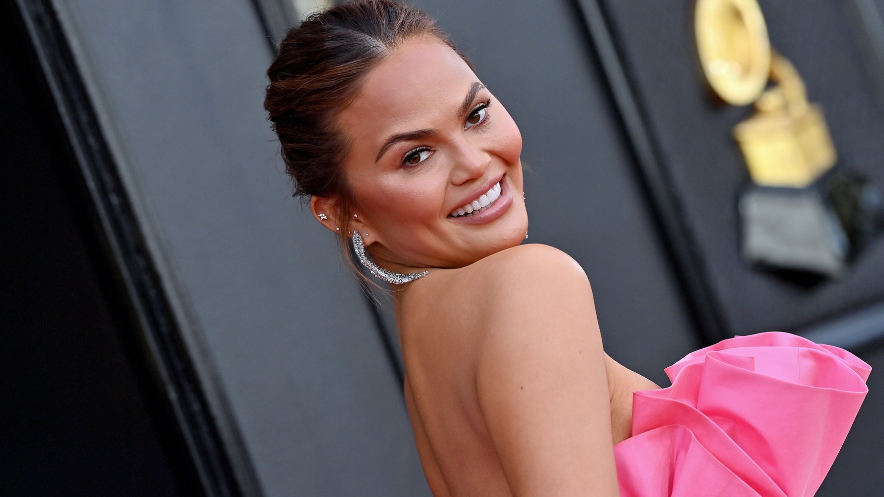 Chrissy Teigen Marks One Year Of Sobriety In Honest Post About Her Drinking Days - Vimarsana News