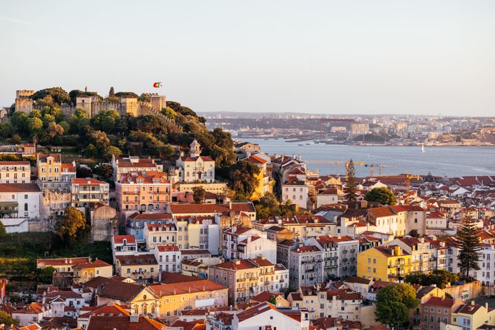 VIsta de Lisboa, con el Castillo de San Jorge al fondo.
