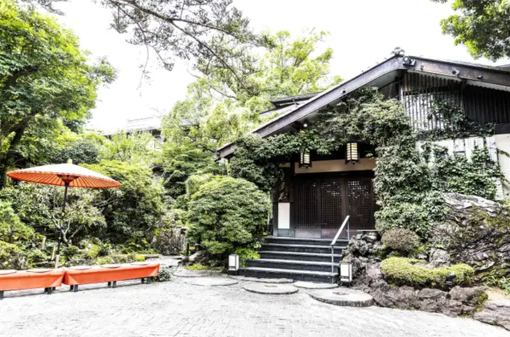 住所：静岡県伊東市八幡野1741-42 アクセス：伊豆高原駅から送迎有（要予約）