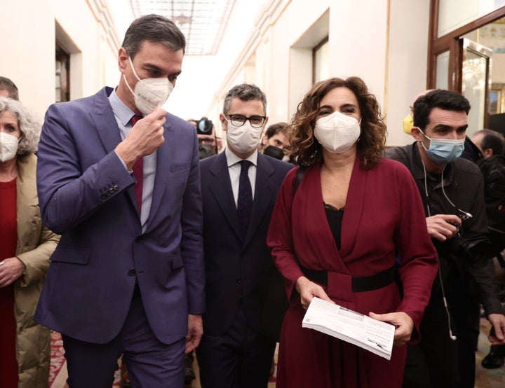 Pedro Sánchez, Félix Bolaños y María Jesús Montero, el pasado diciembre, en el Congreso.
