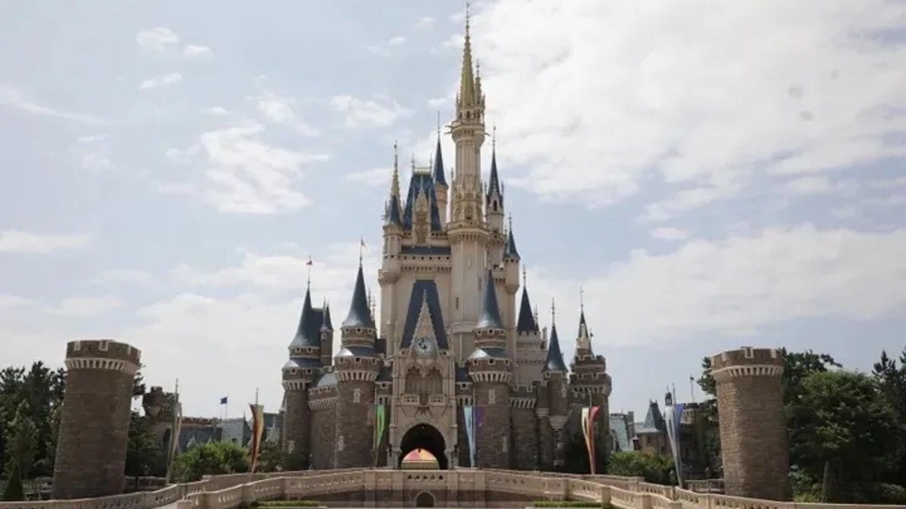 東京ディズニーランドに開園当初あったロープウェイ 終了の理由は 昔のマップと比べて分かるパークの進化 22年上半期回顧 ハフポスト News 東京ディズニーランドに開園当初あったロープウェイ 終了の理由は 昔のマップと比べて分かるパークの進化 22年上半期回顧 ハフポスト News
