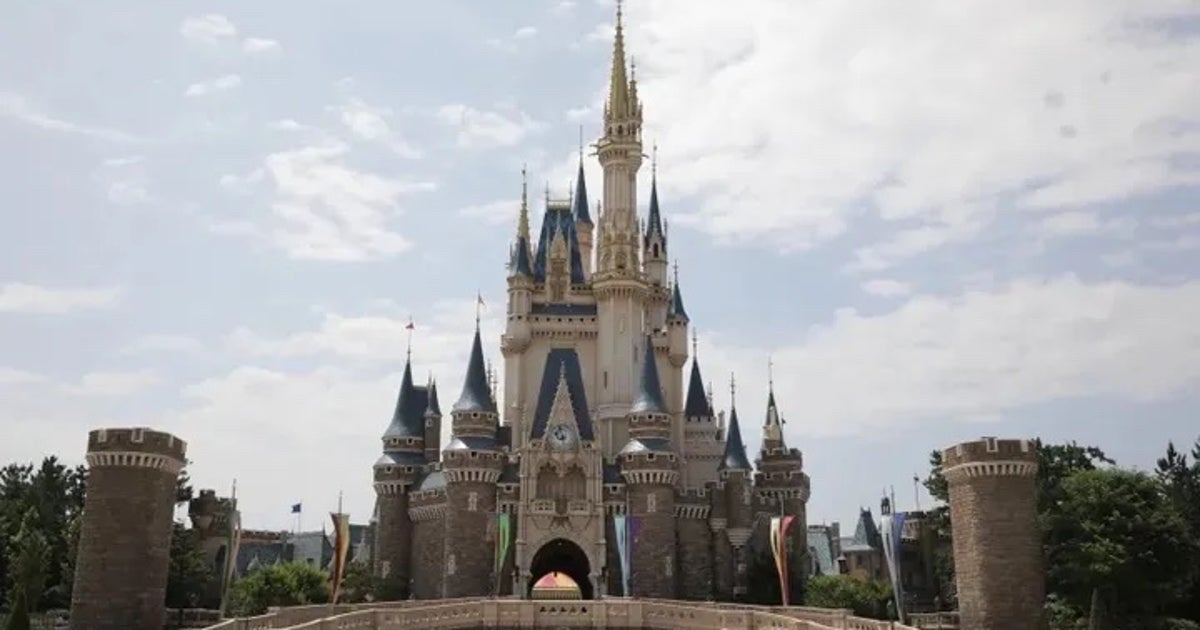 ディズニーランドのシンボルの城に「多様性」は必要か。世界のパークの 