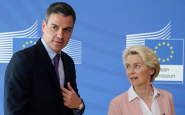 Pedro Sánchez, presidente del Gobierno, con Ursula Von der Leyen, presidenta de la Comisión Europea.