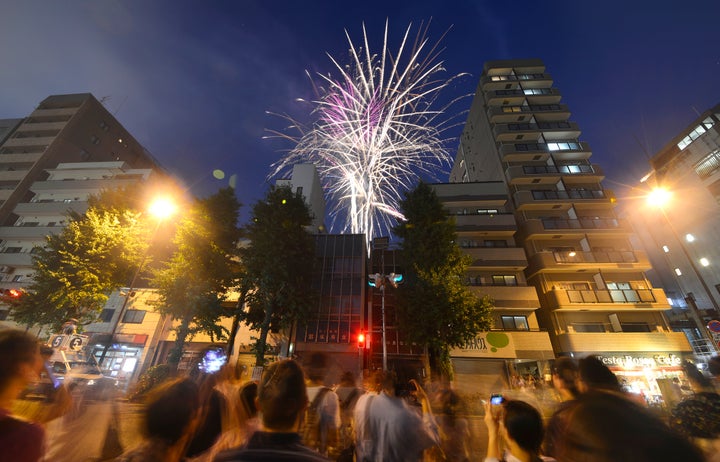 東京の夜空を彩る隅田川花火大会＝2015年7月25日、東京都台東区