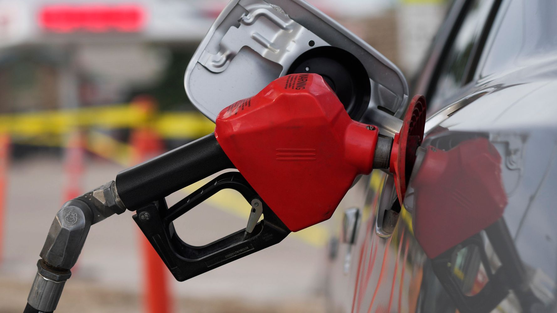 Average U.S. Gasoline Price Falls 32 Cents