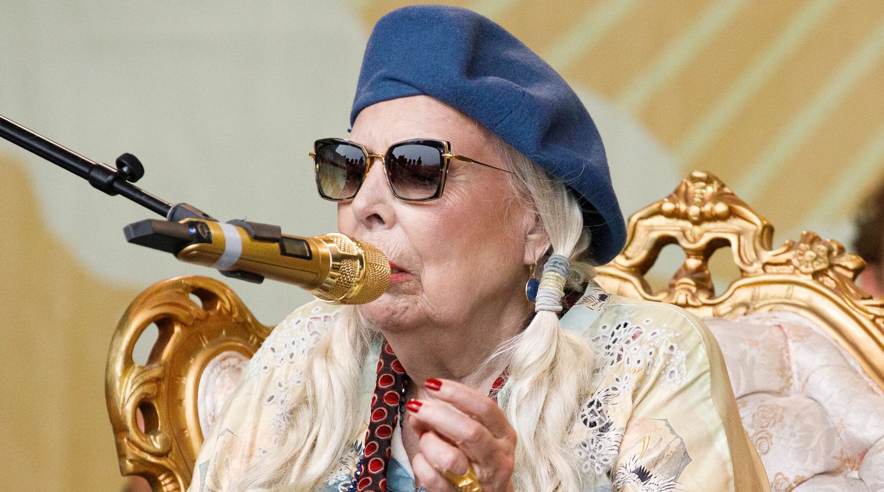 Joni Mitchell Surprises Fans With Her First Full Concert In Nearly 20 ...