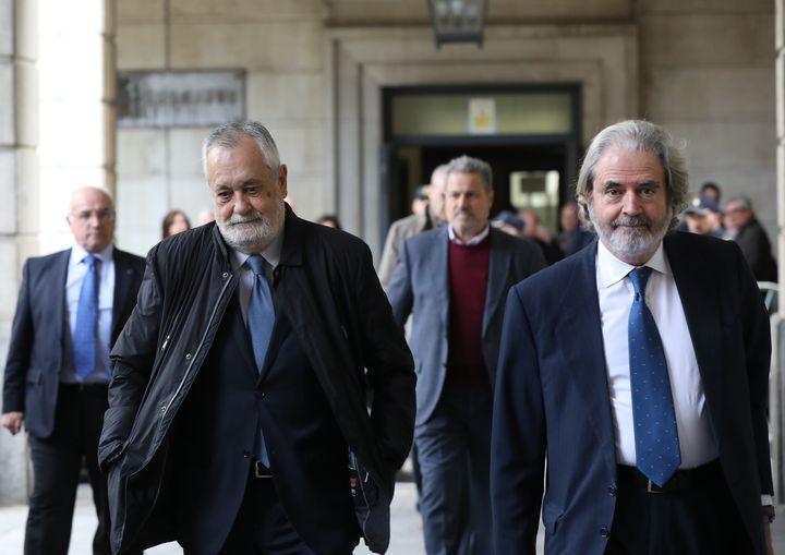 Griñán, con uno de sus abogados en una vista del juicio por los ERE
