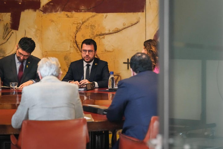El presidente de la Generalitat, Pere Aragonés, durante la reunión semanal del Govern este martes en el Palau del la Generalitat, en vísperas de que se reactive la mesa de diálogo.