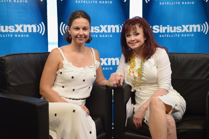 Ashley (left) and Naomi Judd in 2012.