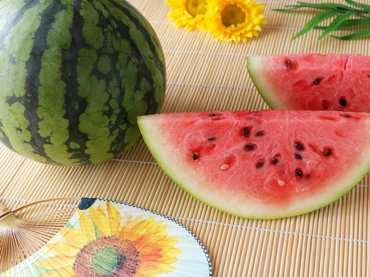 美味しいスイカの見分け方 見た目で判断できる4つのポイントとは ハフポスト News 美味しいスイカの見分け方 見た目で判断できる4つのポイントとは ハフポスト News
