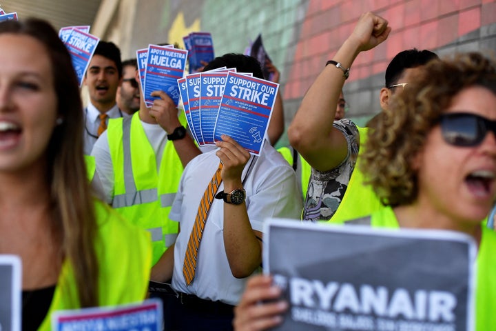 Huelga en Barajas de empleados de Ryanair.