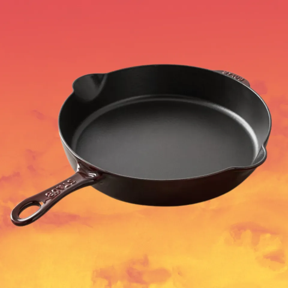 Why Aromatic Foods Are Best Left Out Of The Cast Iron Skillet