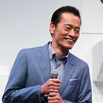 遠藤憲一さんがショートケーキを見つめる姿に癒される人が続出。モデルの時とのギャップがやばい【画像】