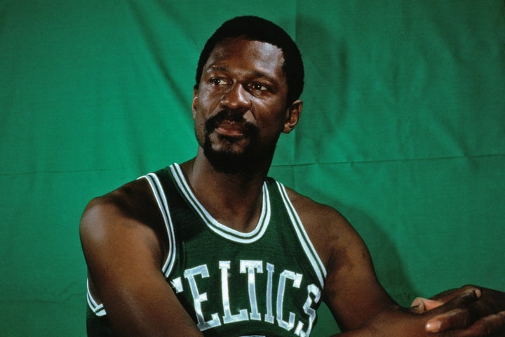 Bill Russell posa en 1969 con la camiseta de los Celtics