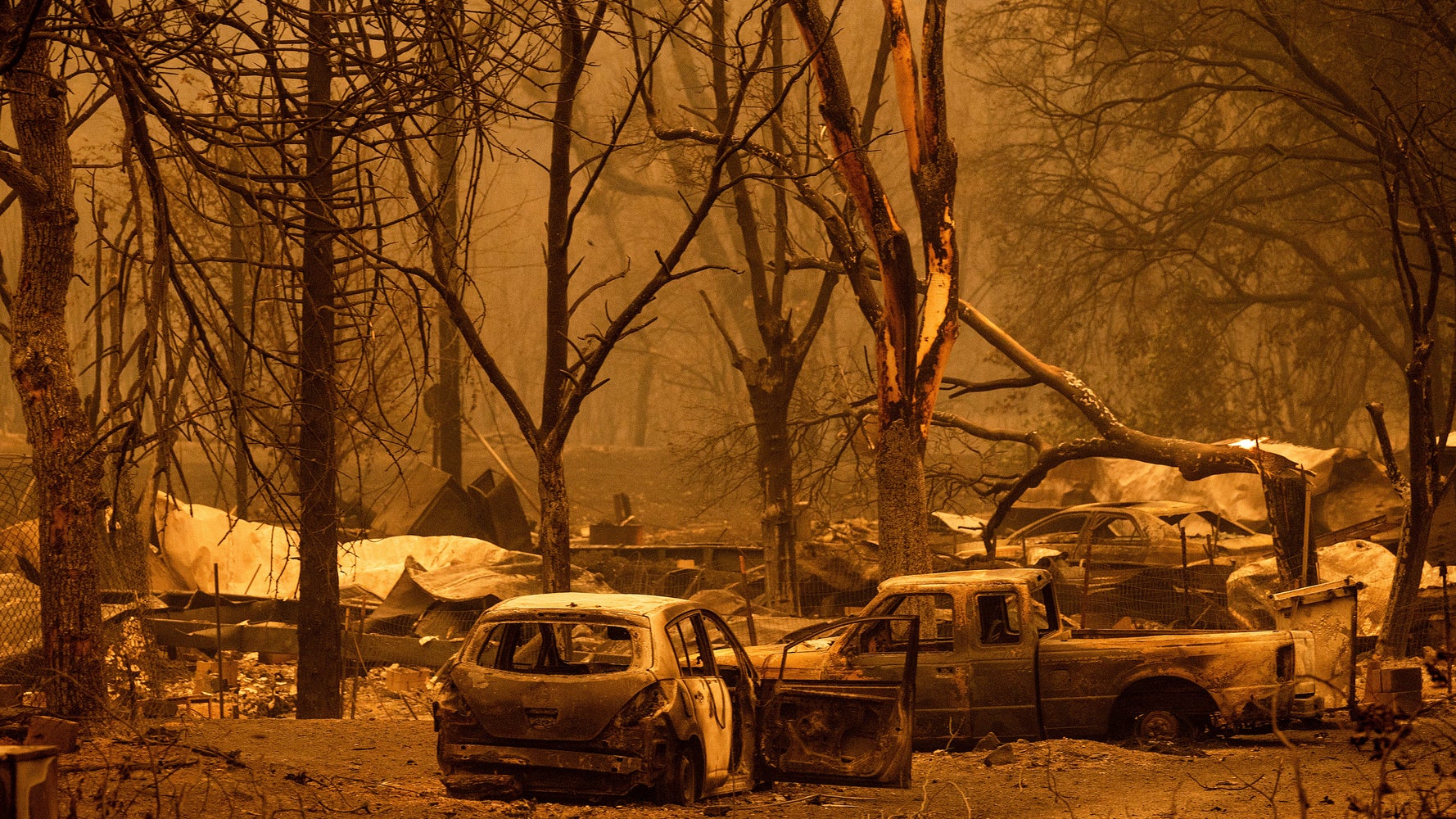 Western flames spread, California sees its biggest ever 2022 fire