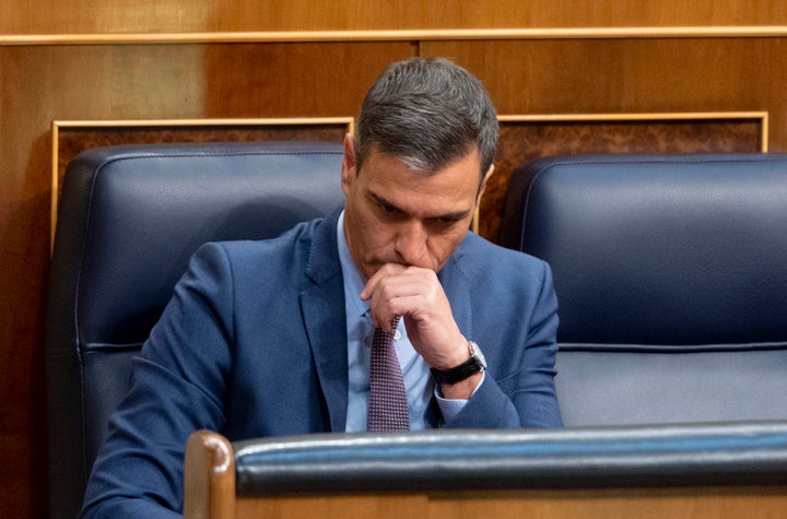 Sánchez, reflexivo en una sesión en el Congreso