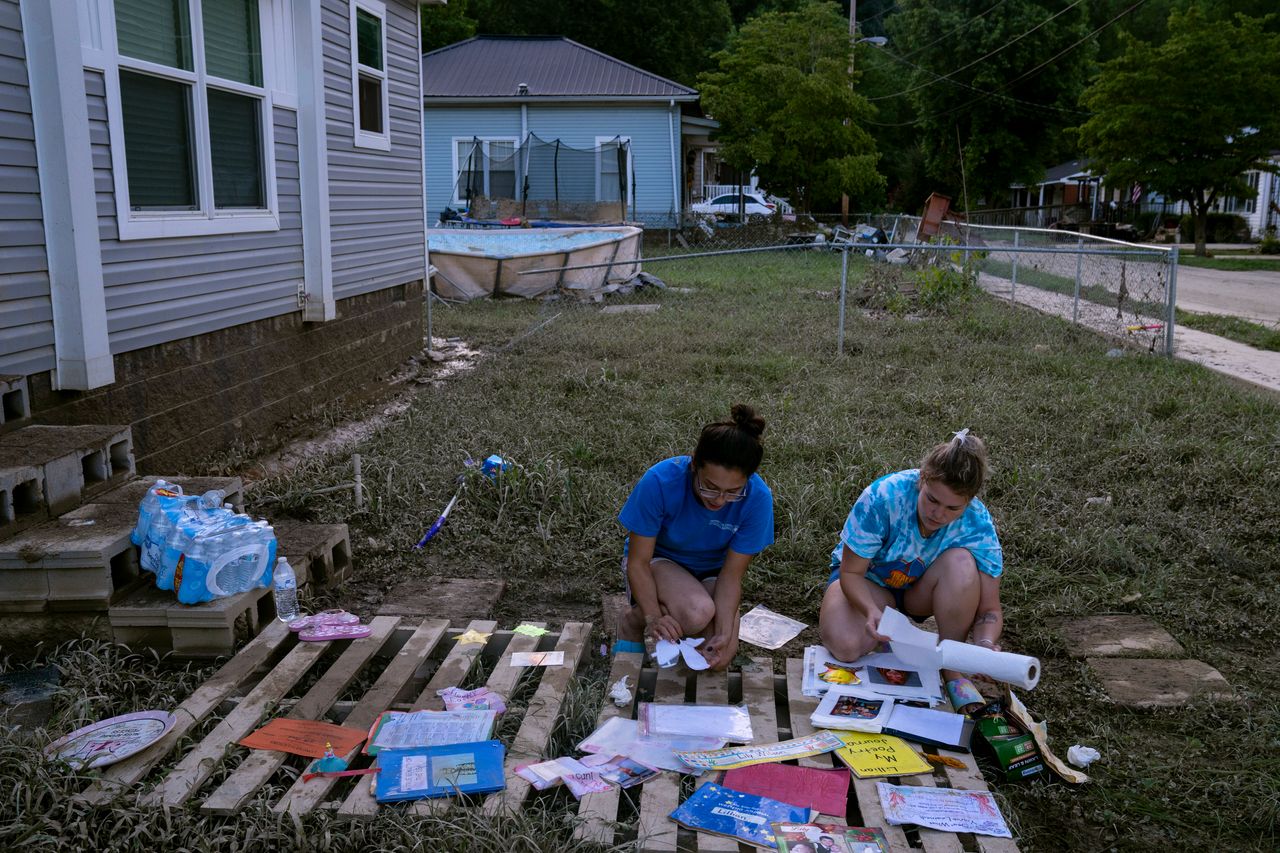 Corissa Creek (left) and Haley Gayheart help clean at the house of a friend who is eight months pregnant and unable to clean on July 30 in Jackson, Kentucky. 