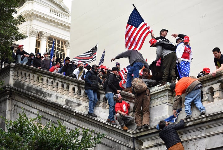 Simpatizantes de Donald Trump en el asalto al Capitolio.