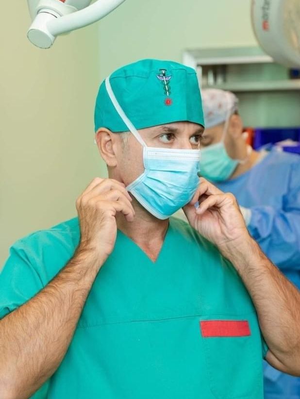Ο Δρ. Αναστάσιος Γ. Ξιάρχος Γενικός Χειρουργός και Διευθυντής Χειρουργικής Κλινικής του Ιατρικού Περιστερίου, Ομίλου Ιατρικού Αθηνών.