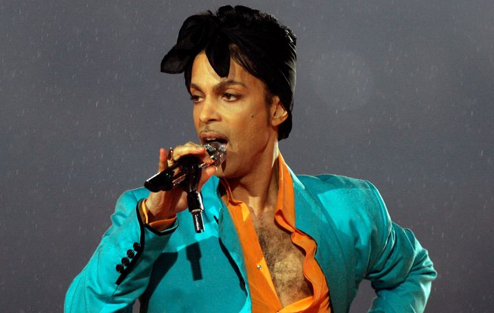 Prince se apresenta durante o show do intervalo no Super Bowl de 2007 em Miami.