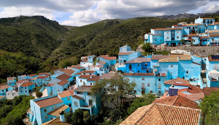 Vista aérea de Júzcar, el pueblo azul de Málaga.