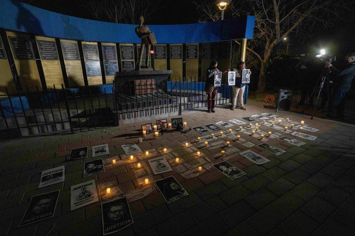 Un velatorio por el asesinato de periodistas en México.